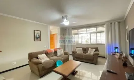 Sobrado à venda com 156m², 3 quartos sendo 2 suítes, 4 banheiros, sala para 2 ambientes e garagem