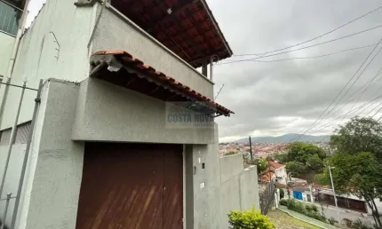 Casa Térrea com 4 quartos e 3 vagas. 150 m² de área útil