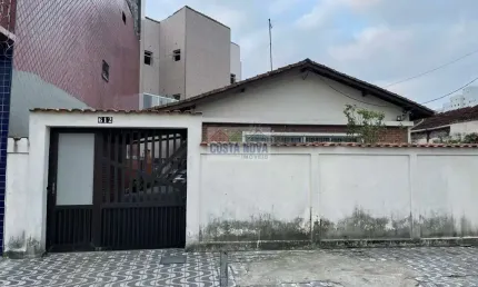 Casa comercial ampla  à venda no bairro Ocian na Praia Grande.