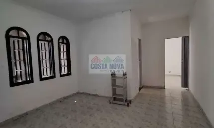 Casa a venda com mais 2 lojas no terreno no bairro Anhanguera em Praia Grande-SP