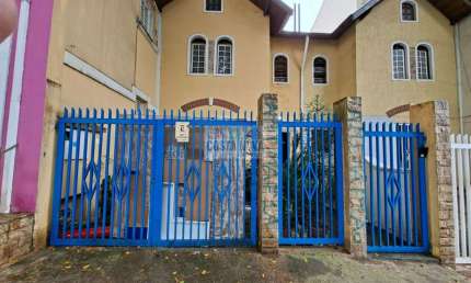 Sobrado espaçoso na Barra Funda com 4 quartos e aluguel com IPTU incluso