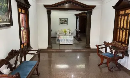 Apartamento à venda com 118m², 2 quartos sendo 1 suíte, sala, 3 banheiros e vaga demarcada em santos