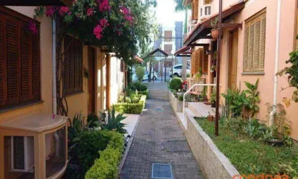 Sobrado com 2 dormitórios para alugar, 82 m² por R$ 2.628,00/mês - Camaquã - Porto Alegre/RS
