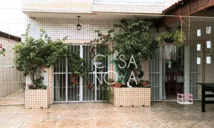 Sobrado com 3 dormitórios à venda, 202 m² por R$ 800.000,00 - Maracanã - Praia Grande/SP
