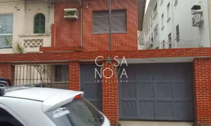 Belo Sobrado para Locação e Venda ao lado da Igreja do Embaré