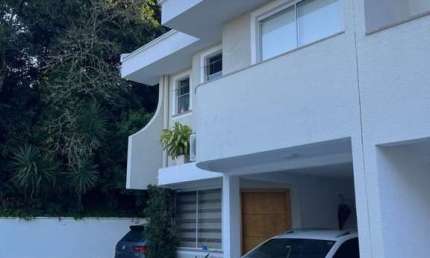 Sobrado para Venda em São Bento do Sul, Centro, 3 dormitórios, 1 suíte, 3 banheiros, 2 vagas