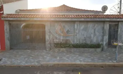 Casa com 4 quartos à venda no Centro, Brodowski 