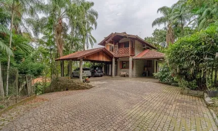 Casa com 3 quartos à venda na Rua Willy Tilp, 676, Nova Brasília, Joinville por R$ 2.000.000