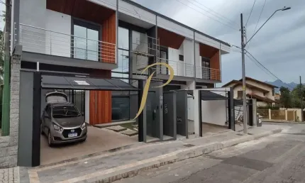 Casa com 3 quartos à venda na Rua Rio Negrinho, 518, Saguaçu, Joinville por R$ 990.000