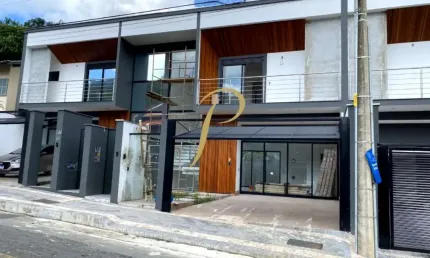 Casa com 3 quartos à venda na Rua Rio Negrinho, 518, Saguaçu, Joinville por R$ 990.000