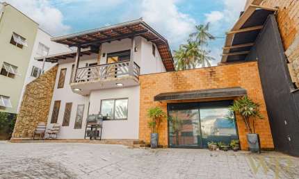 Casa com 2 quartos à venda na Rua Piratuba, 298, Iririú, Joinville por R$ 1.400.000