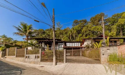 Casa com 3 quartos à venda na Fritz Hofmann, 128, Saguaçu, Joinville por R$ 2.900.000
