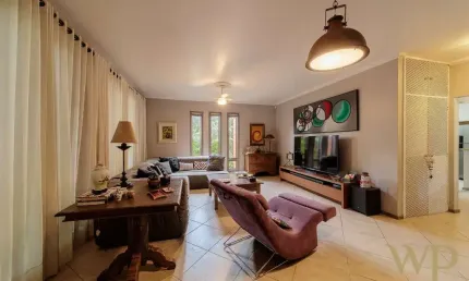Casa com 3 quartos à venda na Rua Camboriú, 122, Glória, Joinville por R$ 2.500.000