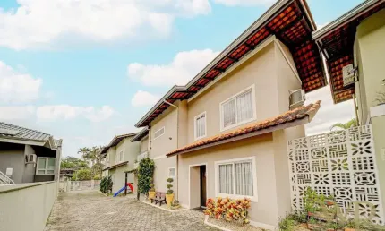 Casa em condomínio fechado com 3 quartos à venda na Rua dos Bandeirantes, 442, Glória, Joinville por R$ 980.000