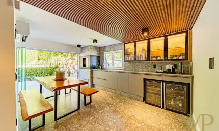 Casa com 3 quartos à venda na Rua Orleans, 864, América, Joinville por R$ 4.700.000
