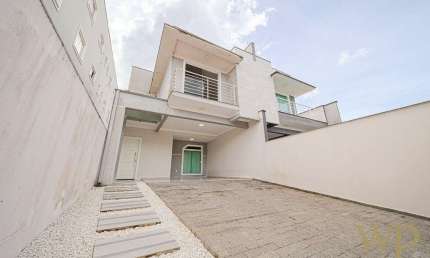 Casa com 3 quartos à venda na Rua Willibaldes Silveira de Souza, 383, Jardim Sofia, Joinville por R$ 890.000
