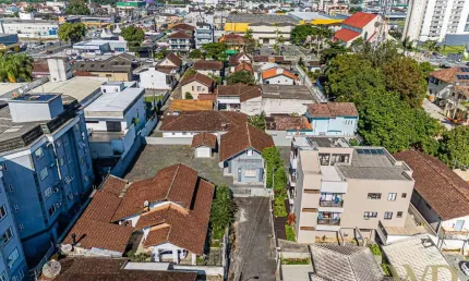 Terreno à venda na Servidão Bucarein, 1001, Bucarein, Joinville por R$ 1.300.000