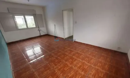 CASA AMPLA, 4 DORMITÓRIOS, 2 SACADAS - Comercial ou residencial!