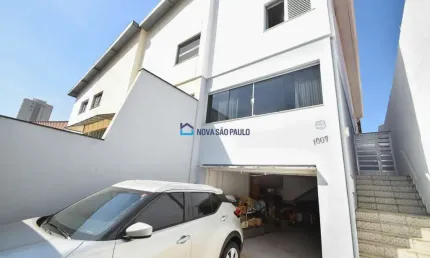 Sobrado a 950 metros da Estação do Metrô - Linha Azul.