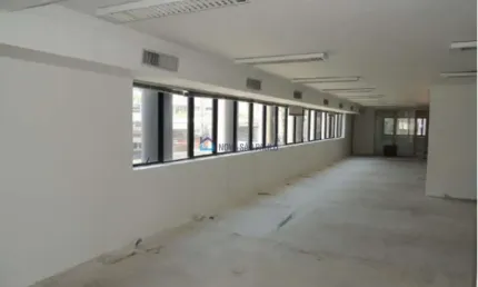 Conjunto comercial com  260 m2, 4 Vagas de Garagem.
