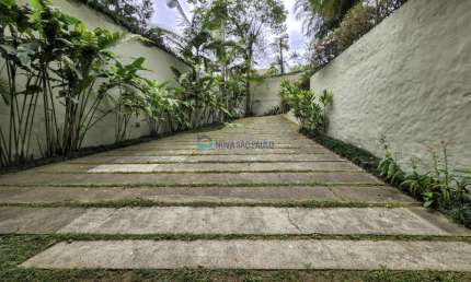 Casa em rua fechada com bastante segurança (monitoramento 24 horas) Muita iluminação natural; Casa c