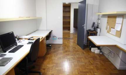 Conjuntos comerciais a 400 metros da Avenida Paulista