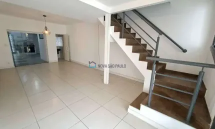 Excelente sobrado residencial para locação! A 250 metros a pé do metrô Saúde!