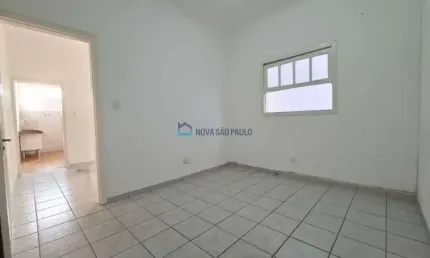 Casa térrea de 40 m² na Saúde A 200 metros do Metrô Praça da Arvore