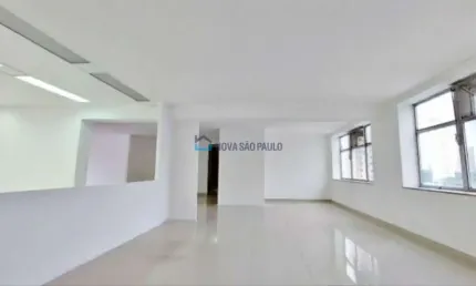Conjunto comercial no Campo Belo - 135m², 2 vagas e 4 banheiros