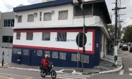 Casa comercial com 18 salas para alugar na Rua Samambaia, --, Bosque da Saúde, São Paulo