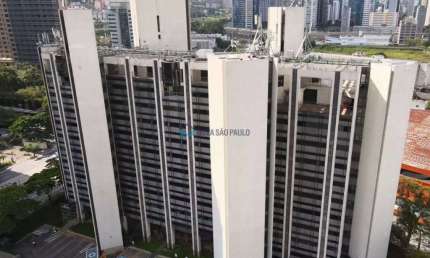 Andar comercial com 1385m², 16 vagas por andar, 6 elevadores sociais e 4 banheiros em cada andar
