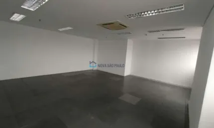 Sala comercial bem localizada em prédio novo disponível para locação na vila monte alegre.