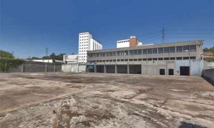 Prédio comercial com amplo estacionamento e 1361 m² no Jaguaré!!!!!