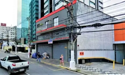 Loja na avenida Jabaquara, próximo ao Metro São Judas