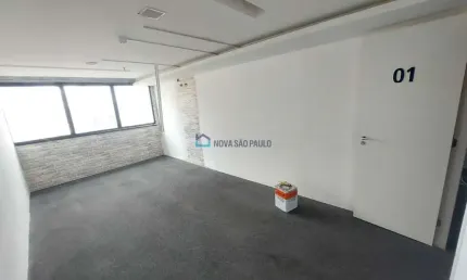 Sala comercial na Praça da Árvore, 114 m²com 04 banheiro e 02 vagas.