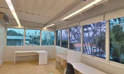 Casa comercial com 7 salas para alugar na Rua Almirante Pereira Guimarães, --, Pacaembu, São Paulo