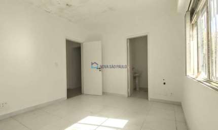 Sobrado comercial com 10 salas, 5 vagas de garagem/Vila Cordeiro