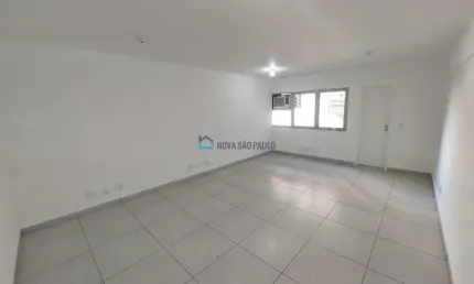 Sala comercial com 1 sala para alugar na Rua dos Buritis, --, Vila Parque Jabaquara, São Paulo