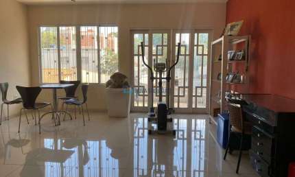 Casa comercial /  Residencial com 05 Dorms, sendo 03 suítes e 06 vagas de garagem - Bosque da Saúde