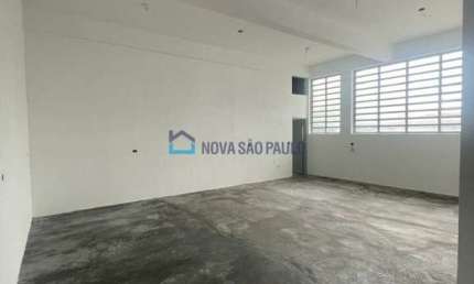 Ponto comercial de 90m² com um salão amplo, copa e 2 banheiros