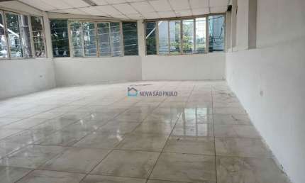 Imóvel comercial de 180m² de área com 3 banheiros e 2 salas amplas