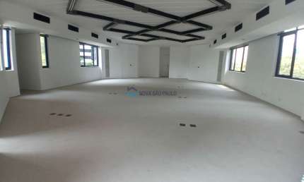 Edifício Comercial de 140m² de área com 2 banheiros, 2 vagas e copa