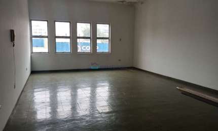 Casa comercial com 4 salas para alugar na Avenida Fábio Eduardo Ramos Esquivel, --, Centro, Diadema