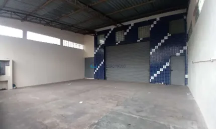 Galpão/Depósito/Armazém e 2 banheiros para Alugar, 406 m²