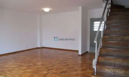 Casa com 3 quartos para alugar na Rua Forte de Itaipu, --, Mirandópolis, São Paulo