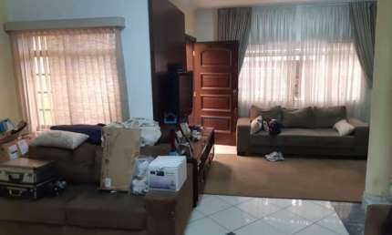 Sobrado grande que pode ser comercial em avenida movimentada.