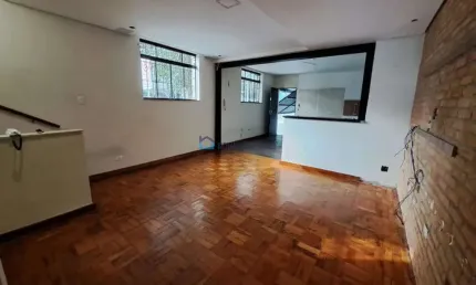 Ótima oportunidade para locação comercial com 03 salas e 04 banheiros.