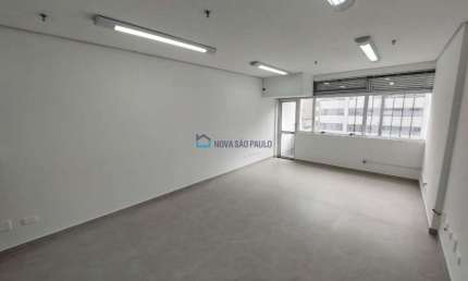 Sala Comercial de 30m² em Cerqueira César: Ideal para consultórios e escritórios!