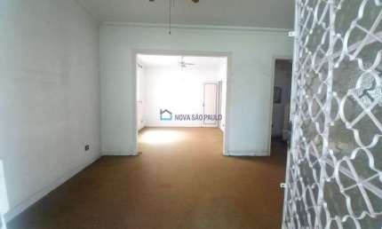 Casa com 3 quartos para alugar na Rua dos Jacintos, --, Mirandópolis, São Paulo