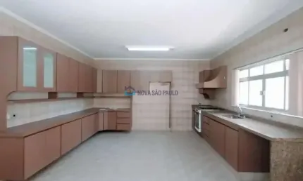 Imóvel amplo e bem localizado para uso comercial ou residencial